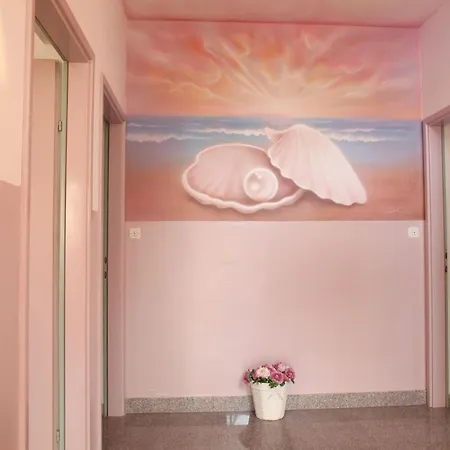 Two Bedroom With Balcony شقة *