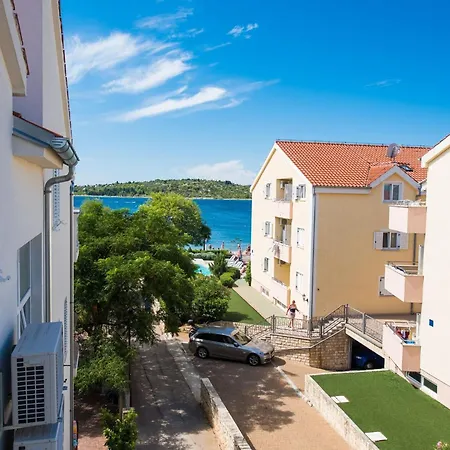 Appartement Two Bedroom With Balcony Srima